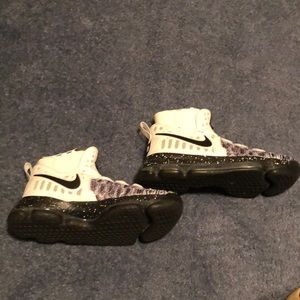 KD9 lightly worn like new